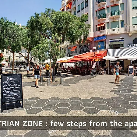 Nestor&jeeves - Chaise Bleue - - Near